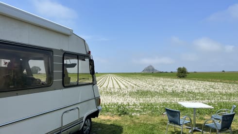 Lucky 88 – Panaromic view, spatious Hymer fully equiped
