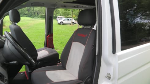 Vito camper – Camper van for 2 person with solar panels