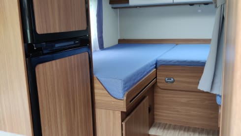 Luxury 2/3 person Carado T377 semi-integrated from 2015 with single beds