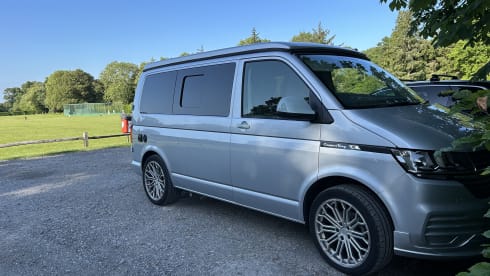 Dolly – 4 berth Volkswagen campervan from 2021