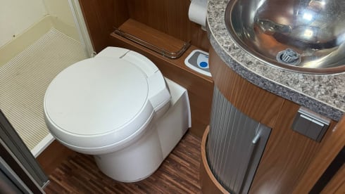 Spacious Luxury 2P Hymer Semi-integrated