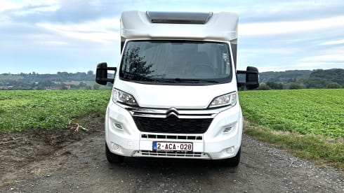Spacious mobile home with all comfort