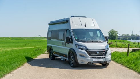 Easy Rider XL Knaus – Super luxurious new spacious bus camper, for tall people, automatic