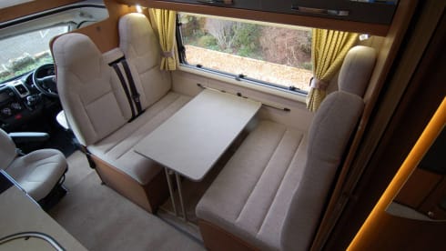 Mabel - The surf bus – Benvenuti nella nostra adorabile famiglia di lusso Autotrail Apache 700