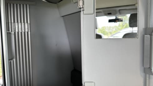 Compleet uitgerust met keuken, bustent & fietsenrek – 4p Volkswagen campervan from 2015