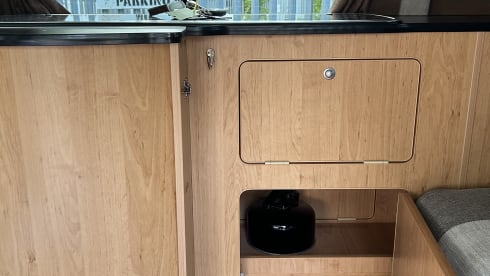 Vino – 4 berth Volkswagen T5 Hillside Camper conversion 2015