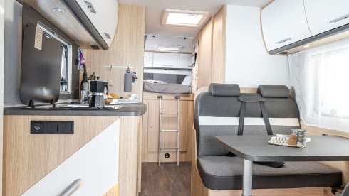 SUNLIGHT A70 Adventure (5 persons / trailer hitch / 2x Isofix))
