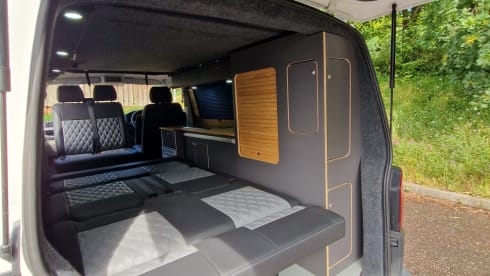 Vincent 'Van Go' – 4 berth Volkswagen campervan 