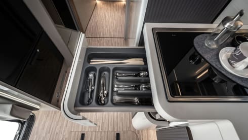 2026 4P McLouis 870+roof air conditioning, automatic 180 hp, bicycle rack, LPG, underfloor heating 