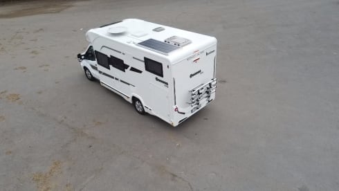 Mariette – Enjoy our luxury Benimar 442