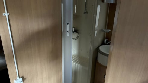 Fiat Ducato Chausson - camping-car très spacieux pour 7 personnes
