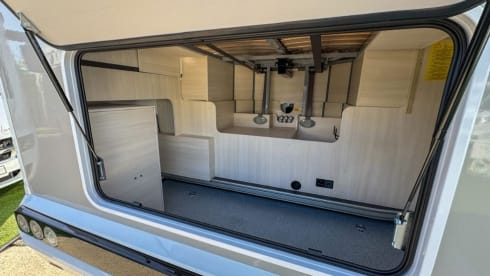 Clifford – Luxury 4 berth Chausson 788 Auto 2025