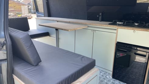 2 pers. Gezellige Camper met nieuw interieur !! – WINTER RATE, from 4 weeks rental, € 50.00 per day!   
