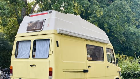 La Bus – 2-person Mercedes-Benz campervan from 1977