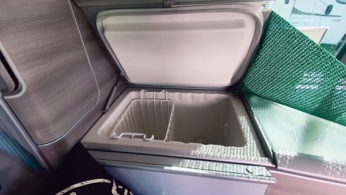 4p Volkswagen campervan uit 2011