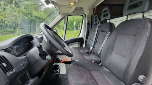 2p Peugeot bus from 2018