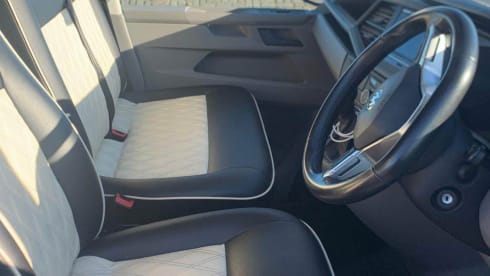 Roma – Luxury Automatic VW Campervan 4 Berth (can deliver to Inverness)