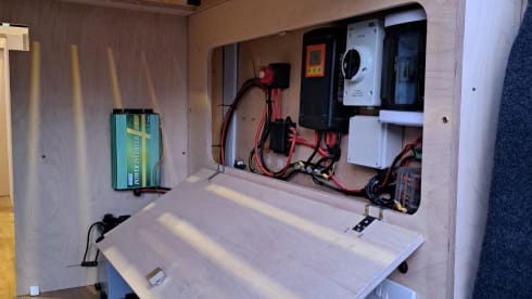 Daisy ✨ 🚐 ⛰️ 🌊  – Professionally converted Vauxhall Movano fully off-grid adventure Campervan