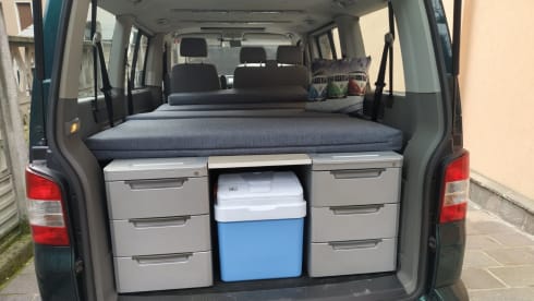 Caravelle – Volkswagen Van Sharing T5 Caravelle - 9 travel seats / 4 berths