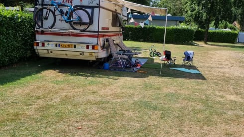 De Flint 3a – 6-person cozy alcove camper