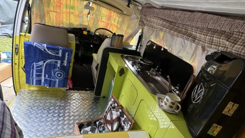 Vale – 4 berth Volkswagen campervan from 1979