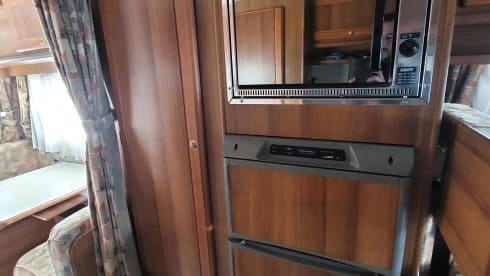 EvEn – Comfortable camper with 7 travel places and 7 sleeping places,