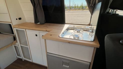 kampr – Converted Volkswagen campervan from 2021 (2p + child)