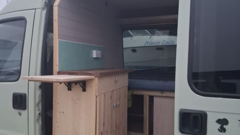 Betty Boxer – 3 berth Peugeot campervan from 2003