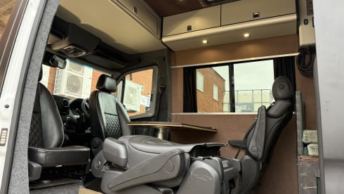 Avandra  – Avandra – All-Season Adventure Campervan 🚐✨