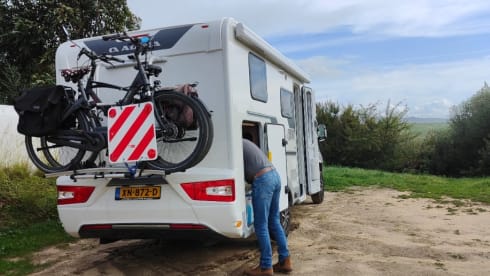 Vakantiemaatje – Adria Compact Plus SL automatic camper semi-internet 2 persons from 2019