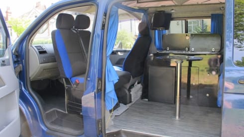 Blueberry – Elegante furgone camper VW T5 4 con w / aria condizionata e riscaldamento