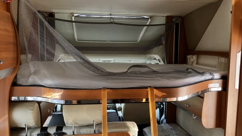4p Knaus semi-integrated with 2x air conditioning / length beds / lifting bed (electric)