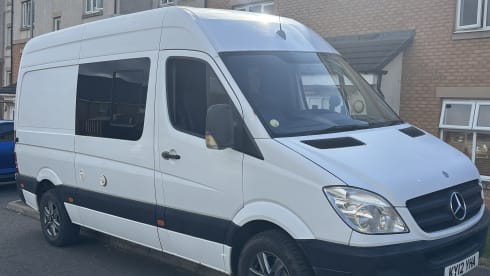 Benji the benz  – 3 berth Mercedes-Benz campervan from 2012