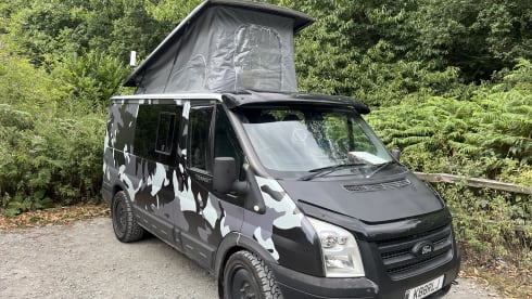 Camo – Off Grid 4 berth Campervan