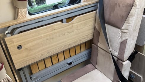 Cezar&Cleo – Eldis Majestic 185 , 4 Berth and 4 belt