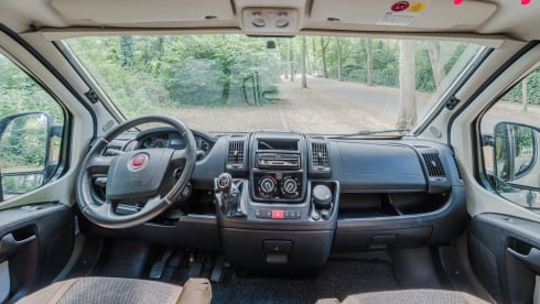 Onze Brût – 2-person Pössl bus from 2014