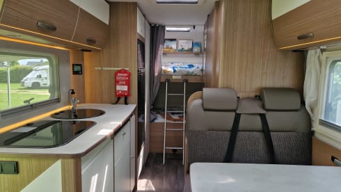 Nieuwe 5p Carado familiecamper 