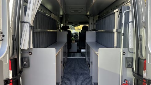 Bertus – Mercedes Sprinter 519CDI 3.0 V6 (191 hp) Automatic Bus Camper – B driving license –