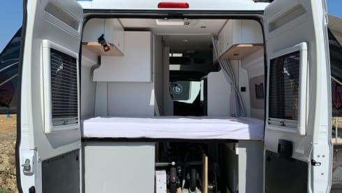 Vrijheid op wielen – Fully equipped camper with solar panel