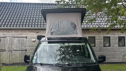 Tom – 4-person Volkswagen campervan from 2006