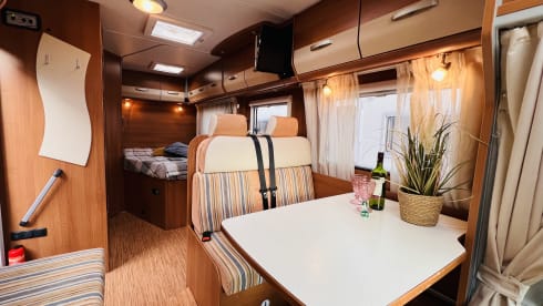 Making Memories! – Cozy fully furnished Hymer Carado 4 persons / Euro 5 motorbike