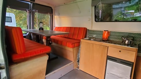 Retro Ronnie – Cozy and spacious (family) bus camper