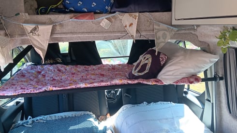 DUSTY – FORD TRANSIT CUSTOM HIGH TOP - UP TO 5 BERTH