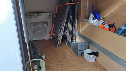 Spacious 6-person. family camper complete