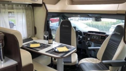 Fantastic 4-person luxury Ford Benimar