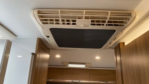 . – Luxury complete Adria semi-integrated camper