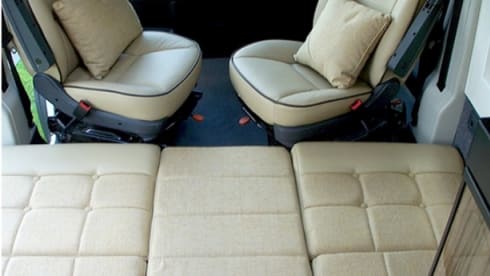 Jill – Stunning 4 berth family van. Fixed bunks!