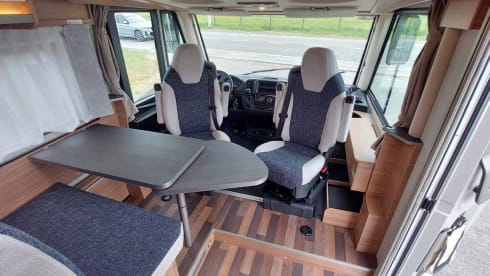 Excellent Campers  – LMC Camper semi-integrato Zeeland Fiandre