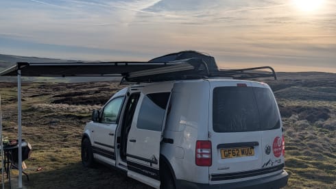Callie the Caddy – Off-Grid 4x4 van. Insurance included!