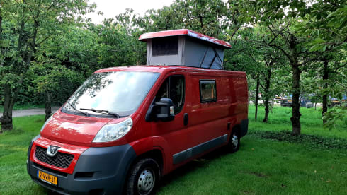 TheRedBoxCamper – 2p Peugeot campervan uit 2012